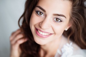 Your dentist in Rochester explains the benefits of porcelain veneers.