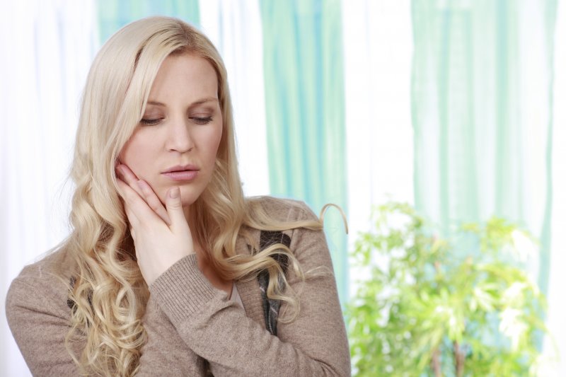 Woman with tooth pain