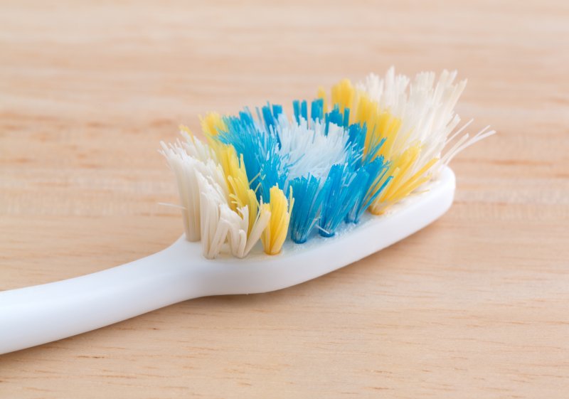 https://www.zumbrofamilydental.com/blog/wp-content/uploads/2020/09/Old-Toothbrush.jpeg